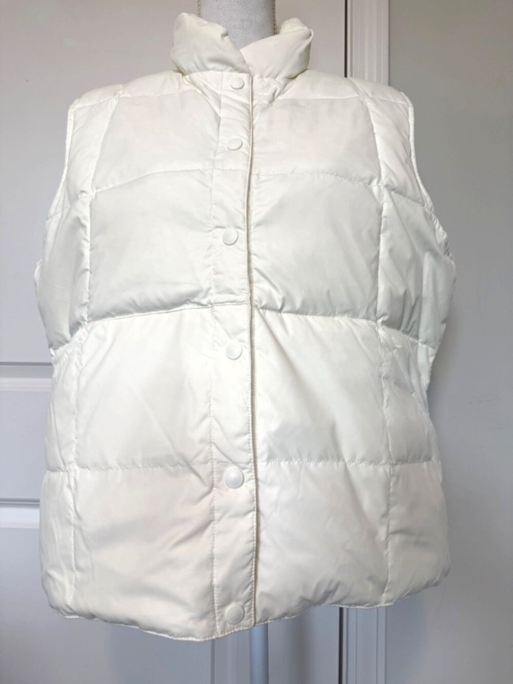 Lands End Womens White Puffer Vest Size L Lightweight Cozy Outerwear